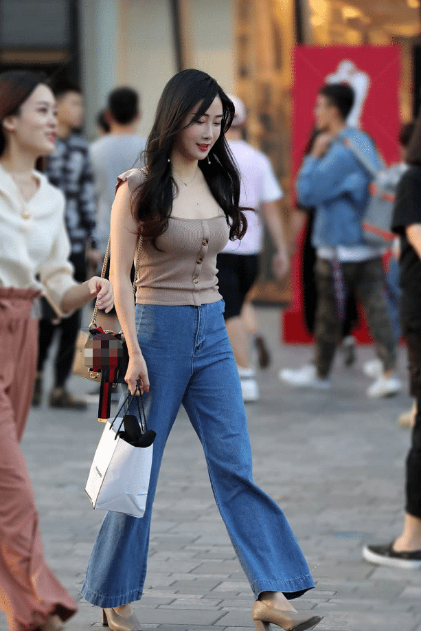 原创这样的高颜值辣妈难得,女人味十足!