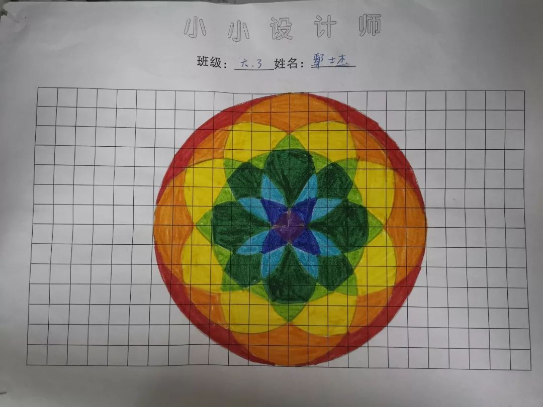 周五梦想课堂上,数学选修班的孩子用一个圆规,一把直尺画出了数学之