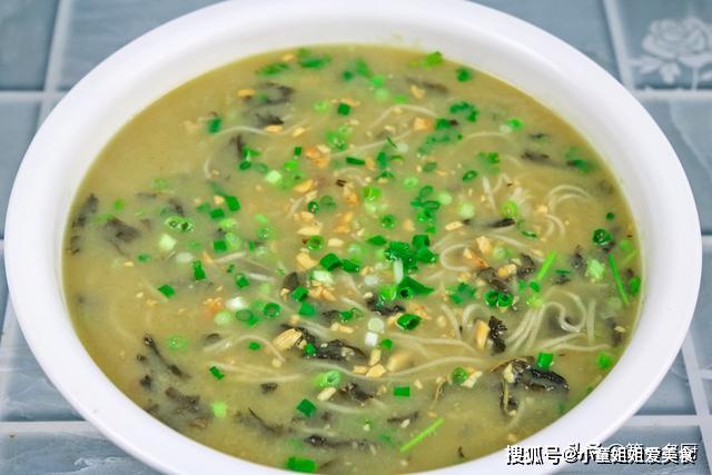 芝麻叶绿豆面怎样做才好吃?试试这个家常做法,汤鲜面筋芝麻清香