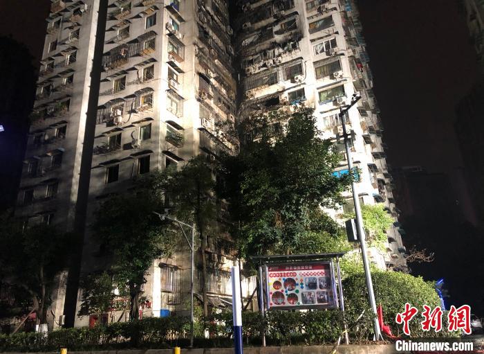 重庆一幢30层居民楼立体燃烧经排查无人员伤亡_渝北区