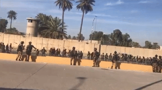 伊拉克特种部队重新控制使馆周边示威者散去_抗议