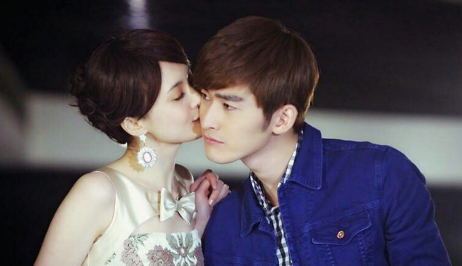 郑爽微博回归,张翰微博再度沦陷