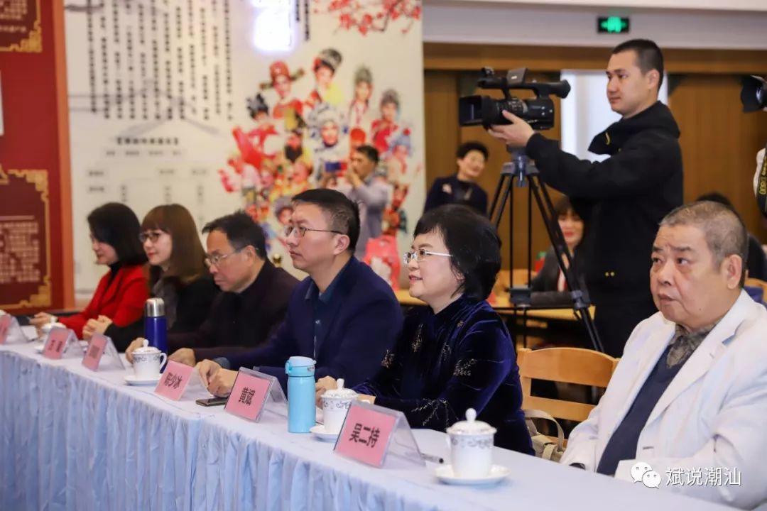 本次大赛发起人,汕头电台著名节目主持人黄斌老师特区中心幼儿园幼教