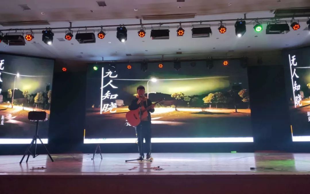 表演:吴佳伟     爵士舞蹈串烧