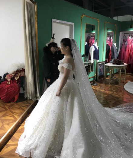 怎么形容婚纱_动漫婚纱情侣头像(3)