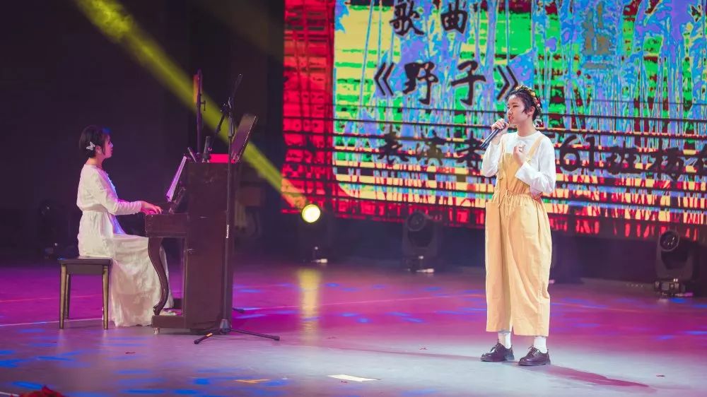 鄂尔多斯市第一中学2020年逐梦青春光熠韶华元旦文艺汇演完美落幕