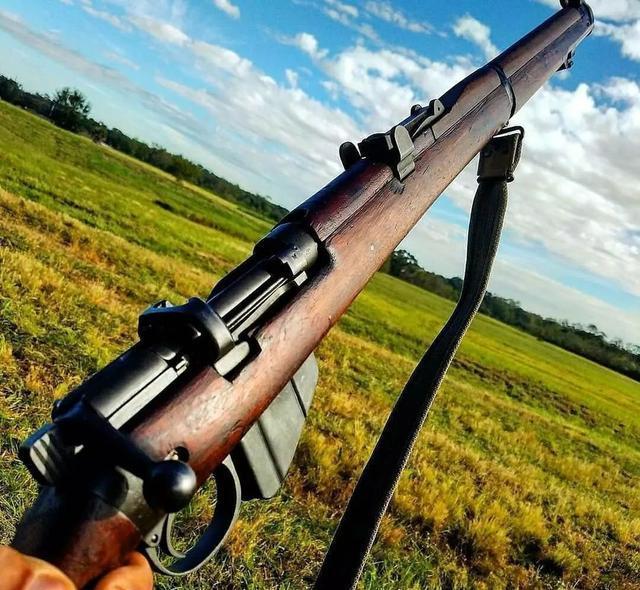 原创二战时期,各国步枪的枪托,为什么都是木头做的