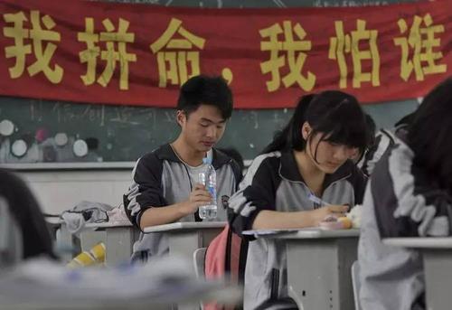 把孩子培养上清华后，父亲坦白教育经验：学习上，3件事绝不妥协