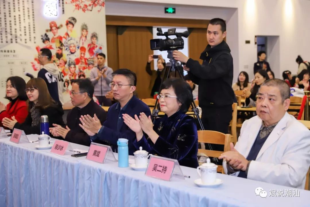 本次大赛发起人,汕头电台著名节目主持人黄斌老师特区中心幼儿园幼教