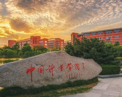 靠“名字”支撑起来的4所大学，实力很一般，录取分数却不低！