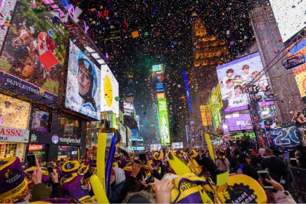 纽约时报广场跨年盛典：百万人一起迎接2020_水晶球