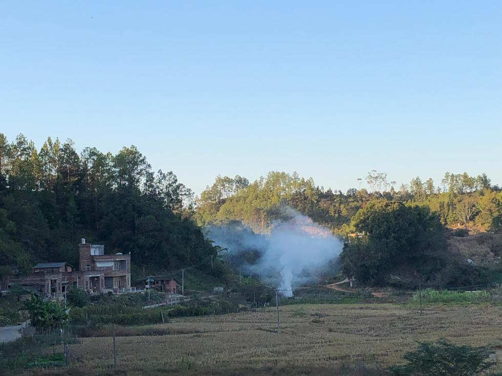 “人贩子”梅姨同居者：她用BB机通话，舍不得花钱