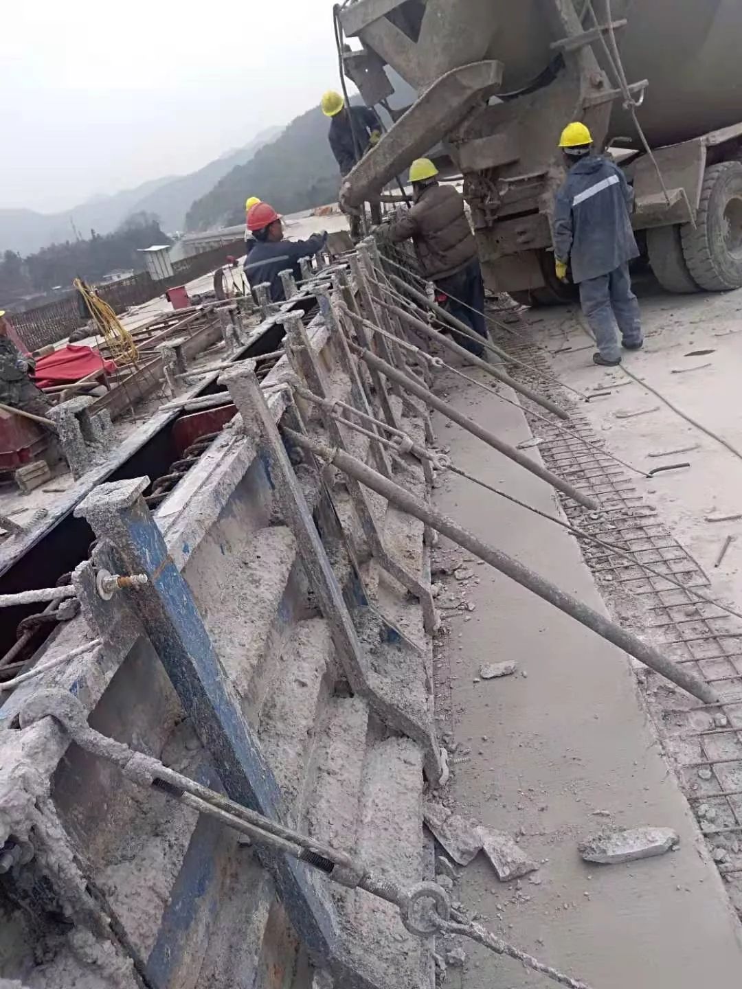 如何跨栏杆 00c7f0e4350d424abcba5a98246a1a5b.jpeg