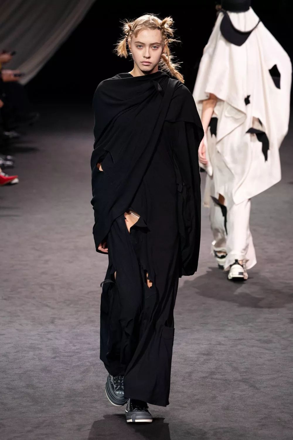 山本耀司(yohji yamamoto)巴黎时装周2020春夏系列!