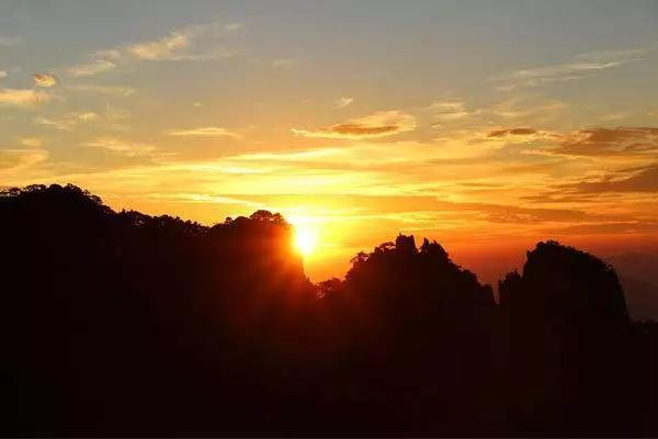 山上日落几点是最佳时间 3f4f3a27938c4e808e95619ca50def35.jpeg