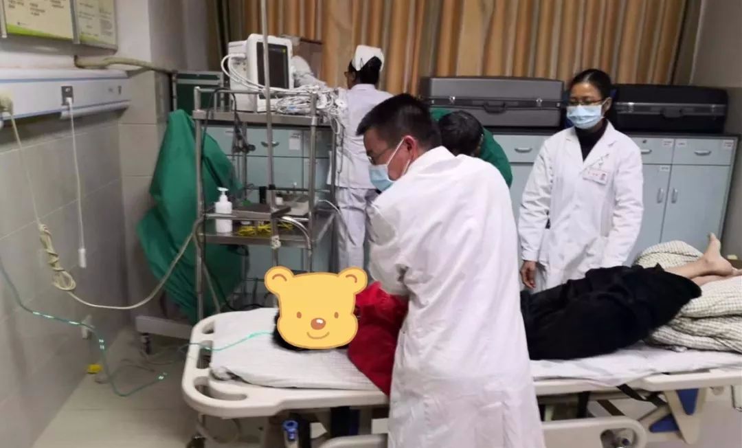 怎么才能让自己快速进急救室 52d530a1edef468589adcf6aa59a9479.jpeg