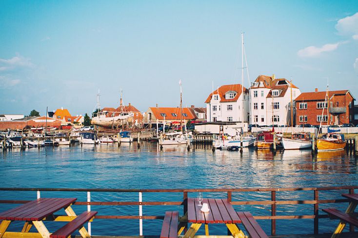 菲英岛(fyn) 位于西兰岛与日德兰半岛之间,是丹麦第二大岛屿,首府