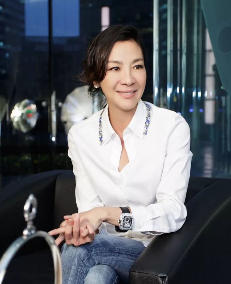 原创功夫女王杨紫琼有多美?前夫对她一见钟情,今57岁穿泳衣身材姣好