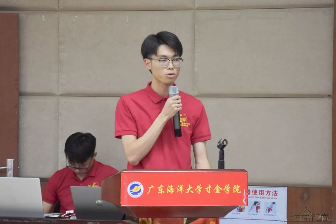 新任校团委秘书长何嘉杰作就职演讲 刘千浩/摄