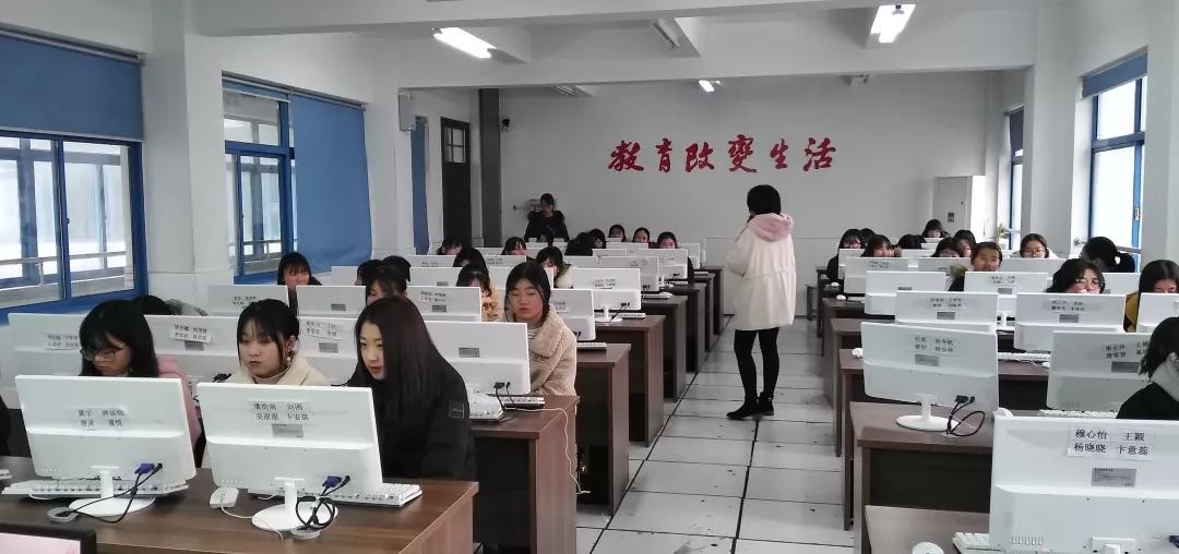 盐城技师学院北大青鸟班:女生课堂丨拥抱青春,做最美好的自己