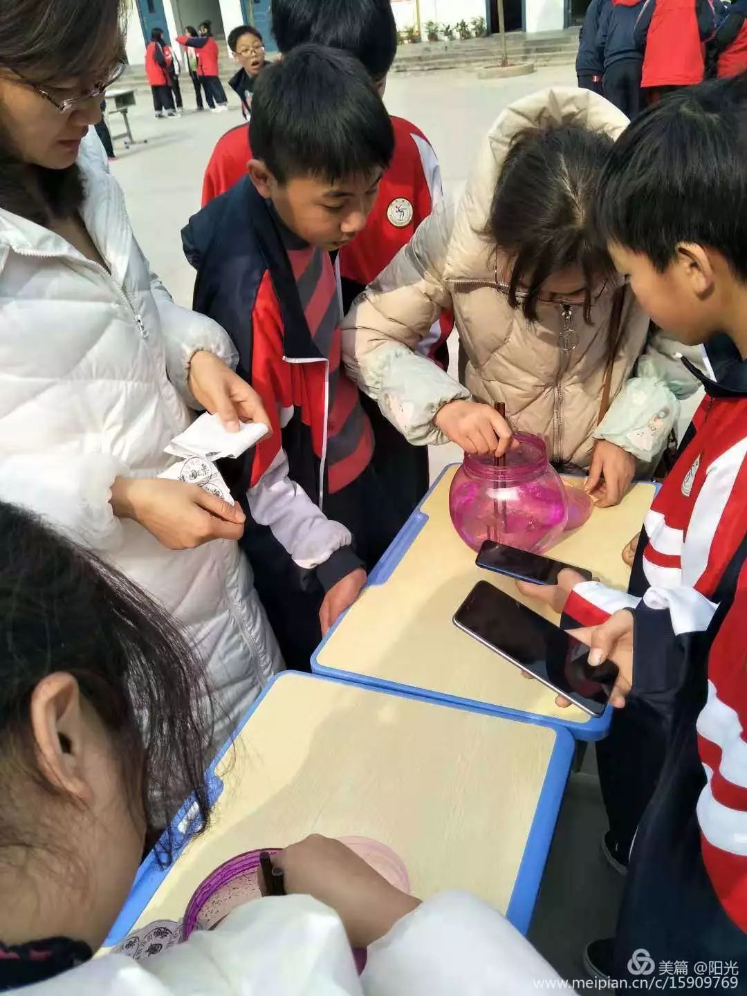 海底捞活动猜成语_海底捞火锅图片(3)