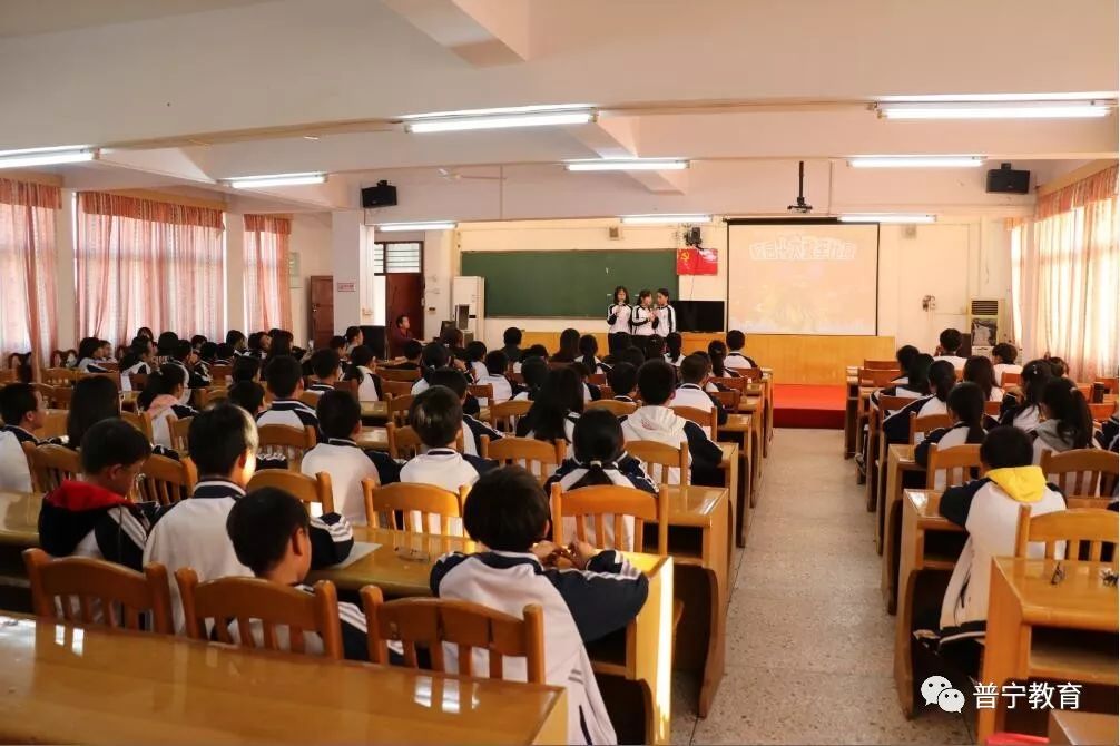 近日南溪镇洪冶中学举行首届校园十大歌手大赛