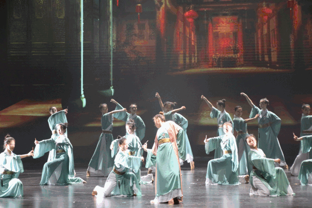 艺术特色 舞蹈 舞蹈创作充分挖掘本区域不同时代的民族,民俗舞蹈