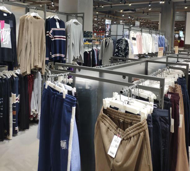 服装设计师一个月多少钱 911dfbadee8f404894950835bc15fa62.jpeg
