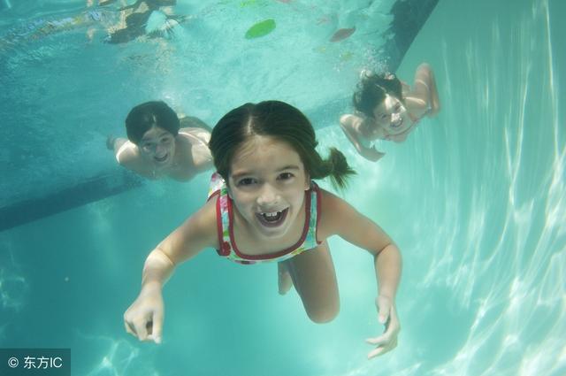 儿童学游泳有哪些好处?