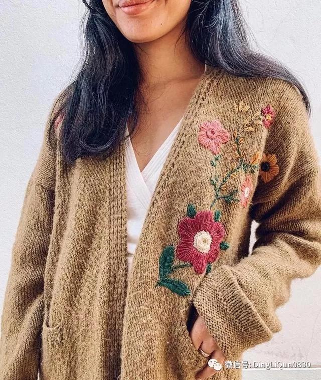 plystreknitwear是一位手工爱好者,她爱编织,也爱刺绣,当编织和刺绣