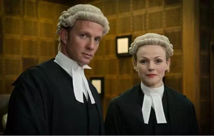 法官和律师戴假发是因为"聪明绝顶?