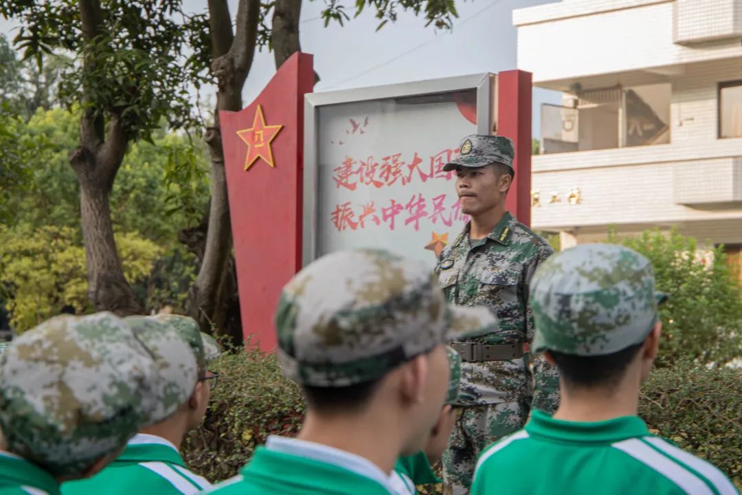 军人口号服从_军人服从命令图片(3)