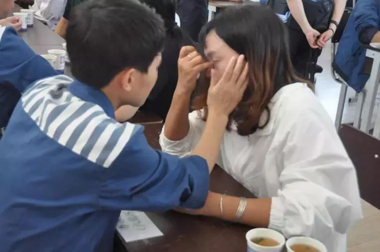 重温了家庭的温暖,这让她们更加坚定了"改过自新,重新做人"的信念!
