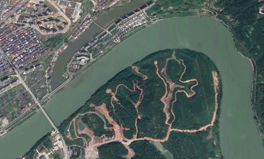 卫星上看福建沙县县城:规模和三明市区相当,有高铁站和机场