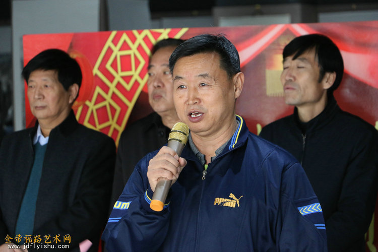 区分会会长陈利民致辞。天津市老年书画研究会塘沽分会会长张桂荣致辞。参展画家代表崔云成致辞。皓翔画院院