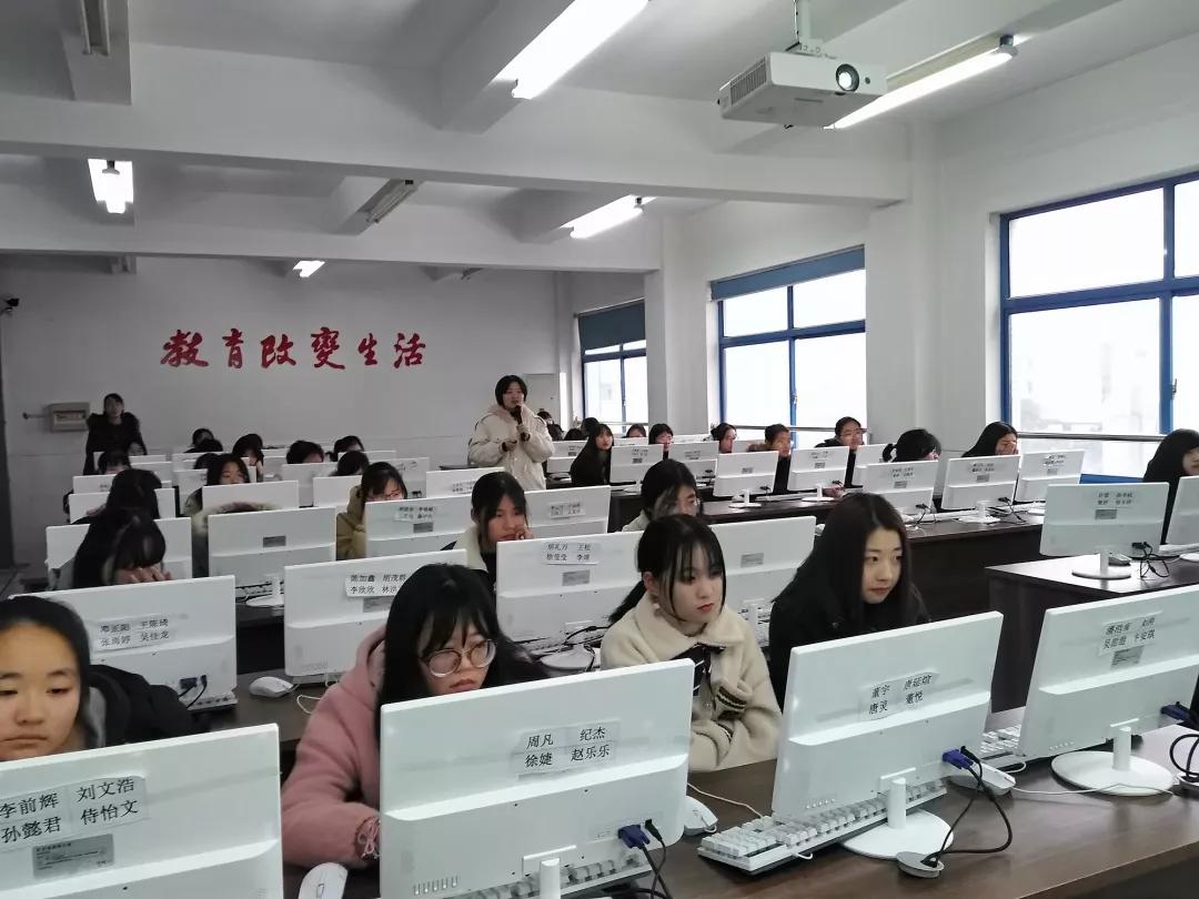 盐城技师学院北大青鸟班:女生课堂丨拥抱青春,做最美好的自己