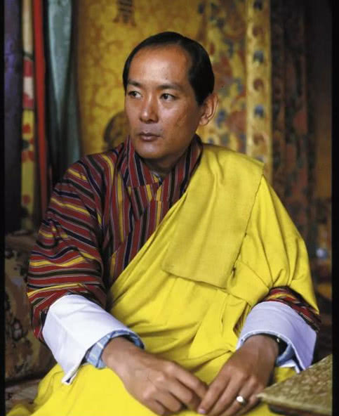 原创不丹国王旺楚克是个怎样的人为何娶了四姐妹他最喜欢谁
