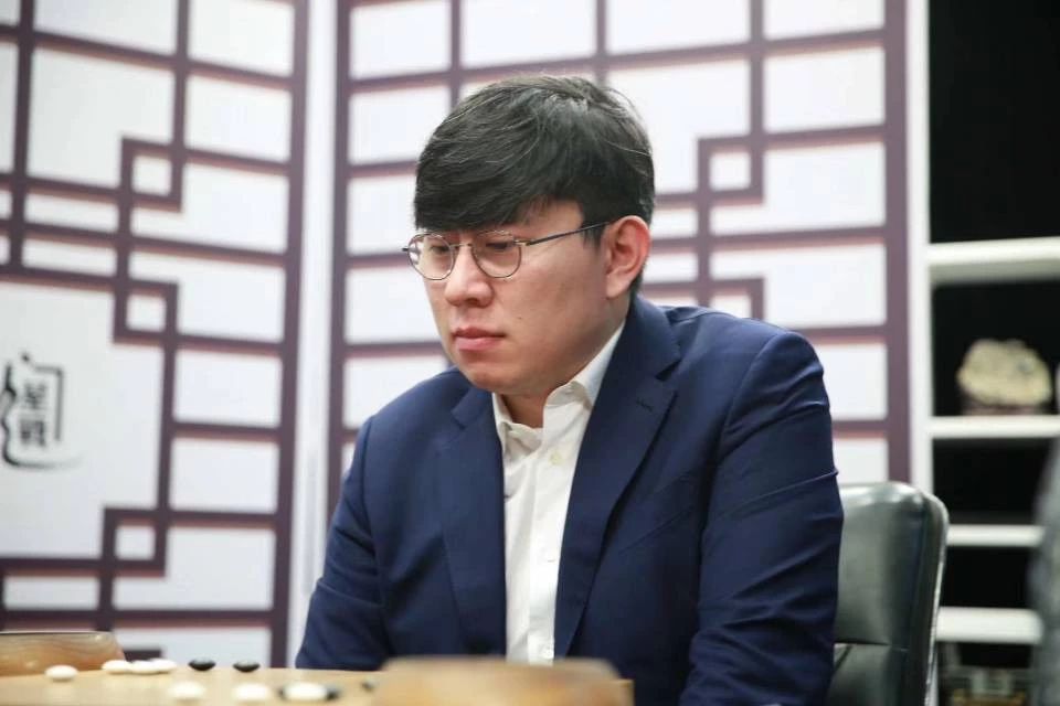 龙星战王昊洋输棋仍出线 范胤深陷死亡之组