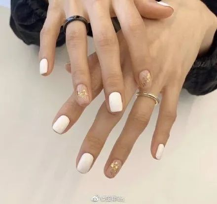 angelababy"蚊子包"美甲太丑?你知道它多贵吗