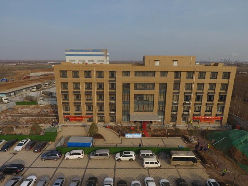 济南一8000吨大楼平移24.45米