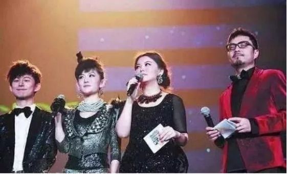 何炅抱李湘是什么节目 210d7e2a28304ff4be6e8dbcd458a7fe.jpeg