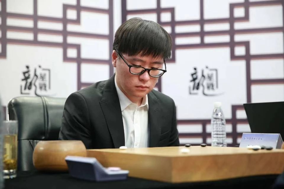 龙星战王昊洋输棋仍出线 范胤深陷死亡之组