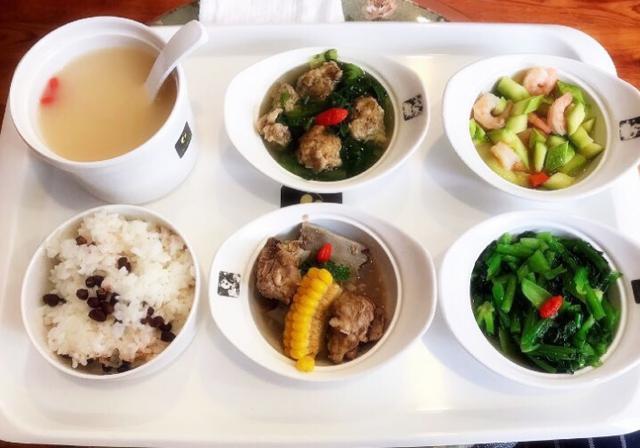 原创9顿花样月子餐除了淡点儿其别的都还行