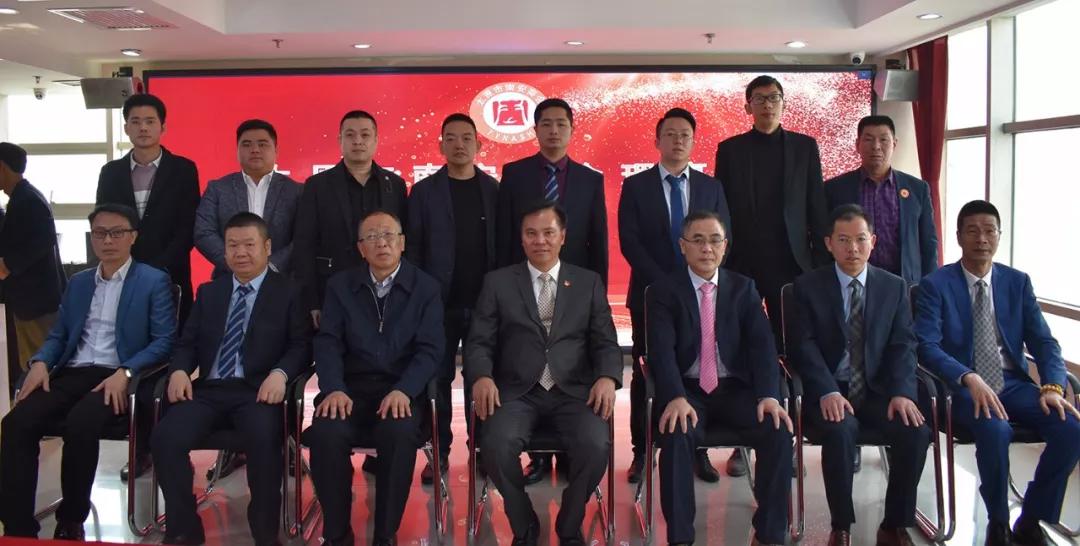 市委宣传部副部长,新闻出版广电局局长赵西溪为副会长吴天来,吴孙添