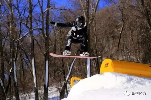 我市冰雪运动员刘昊宇在2019-2020全国单板滑雪大跳台