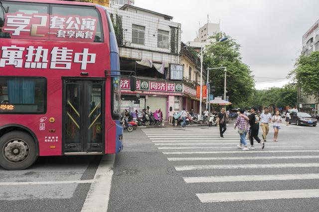 南宁公交汽车:见证了科技的进步,祖国的强盛,人民的幸福