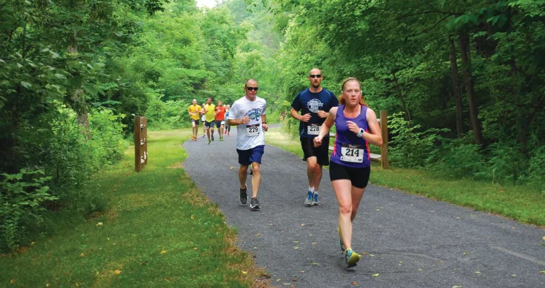 如何选择适合自己的跑步场地 5ee23e245e44466e966f511e0bb00b97.jpeg