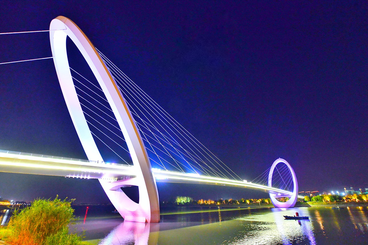 【实拍】金陵网红新地标，动感和灵秀集一桥的南京眼