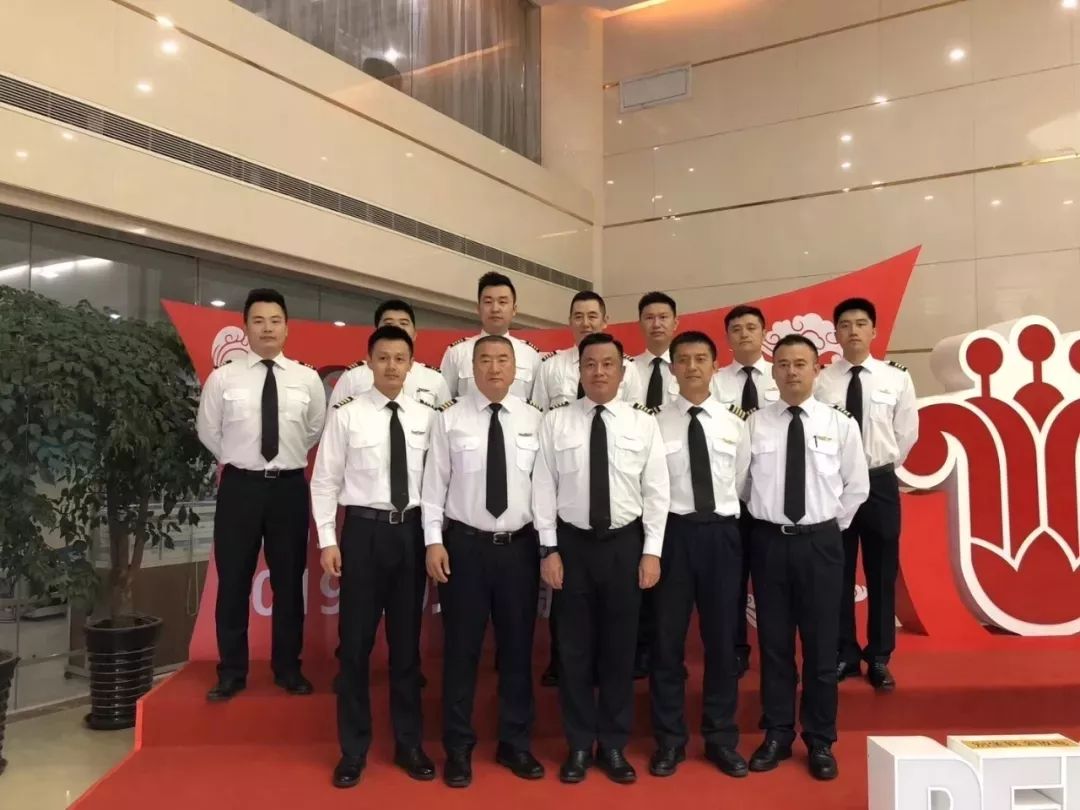 朝闻天下飞院学生与全体北航师生歌唱我的祖国