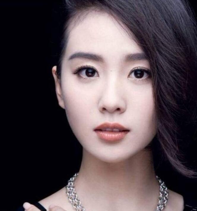 娱乐圈五官长得最精致的6位女星,大家觉得谁最美?